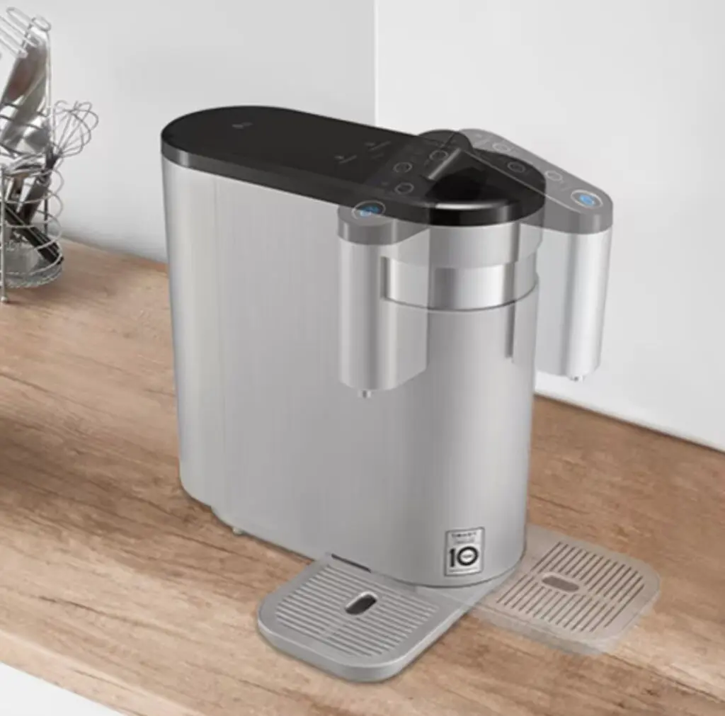 180 degree rotating tap